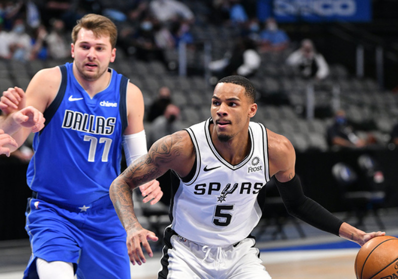 深圳队逆转鹈鹕，德罗赞带队取胜的简单介绍